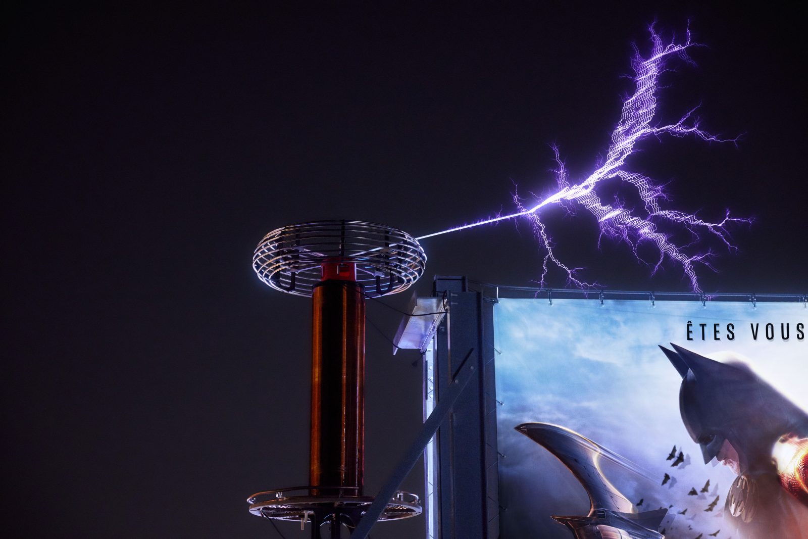 Show électrique de bobines Tesla devant 200 invités — soirée de lancement